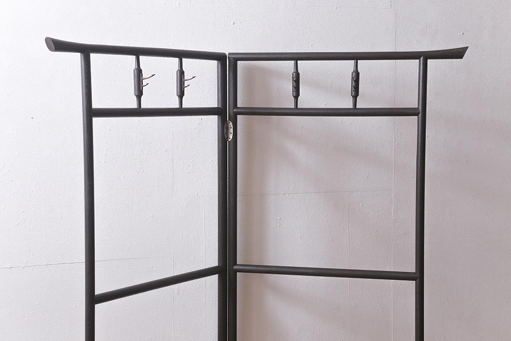アンティーク家具　桑材　上品な色合いが魅力的なフック付きの便利な衣桁(着物掛け、ハンガーラック)(R-041046)