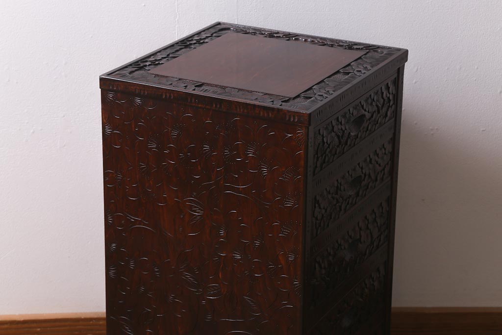 中古　伝統工芸　軽井沢彫り　満開に咲き誇る桜の彫りが華やかな小振りのチェスト(小物収納、小箪笥、引き出し)(R-041060)