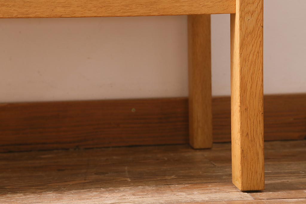 ヴィンテージ家具　ナラ材　ナチュラルレトロな脚付きキャビネット(本箱、収納棚、ビンテージ)(R-041066)