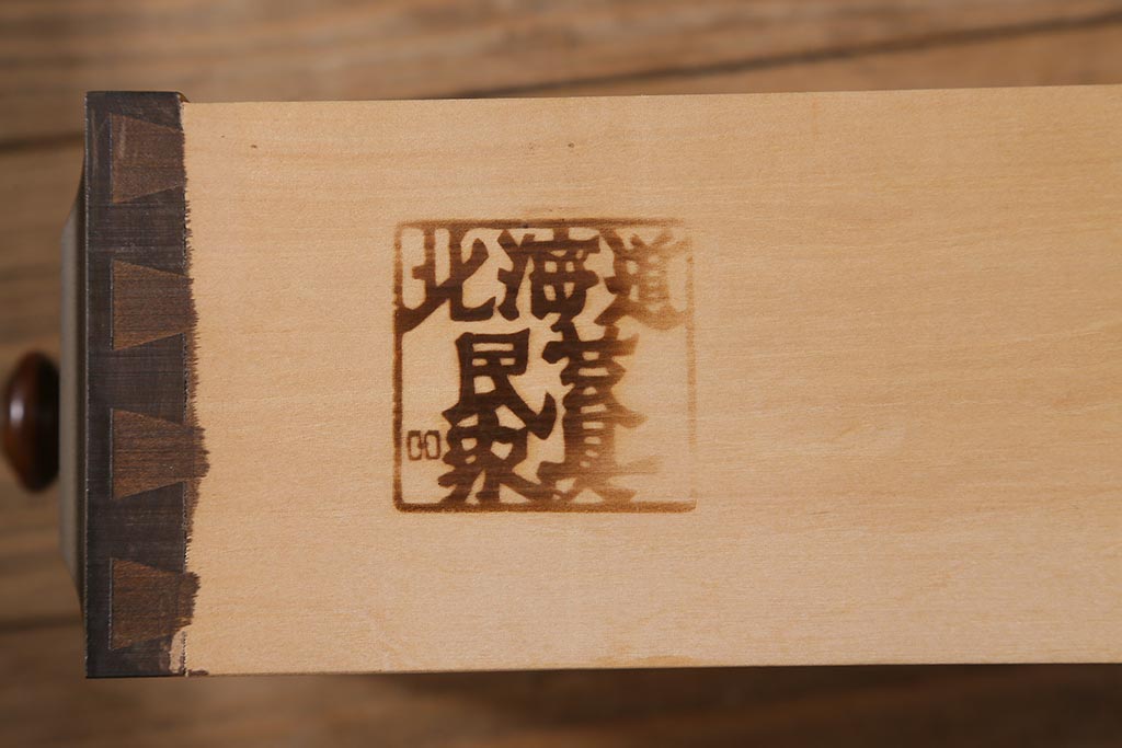 中古　北海道民芸家具　和洋どちらにも合わせやすい深みのある色味が魅力のドレッサー(鏡台)(R-041070)