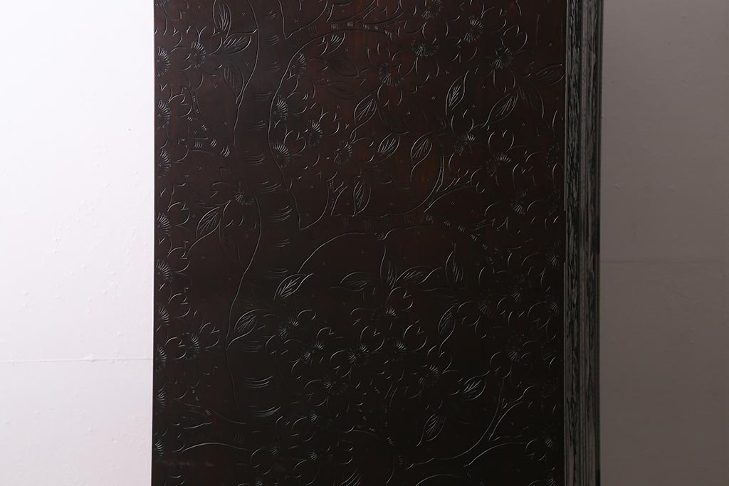 中古　美品　伝統工芸　軽井沢彫り　繊細な桜の図が見事なワードローブ(洋服タンス、チェスト)(R-041071)