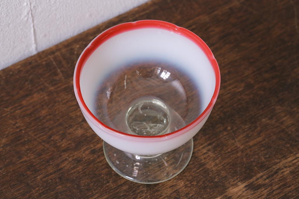 アンティーク雑貨　レトロ　大正期　赤縁乳白暈し　氷コップ(吹ガラス、コンポート)(R-041125)