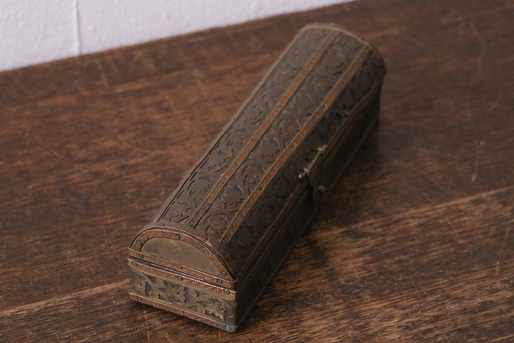 アンティーク雑貨　イギリスアンティーク　クラシカルな小箱(ペンケース、小物入れ)(R-041128)
