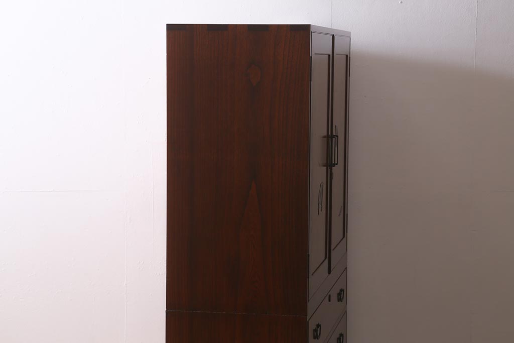 中古　国産　工芸家具　高級品　総無垢材　桐材・桑材　衣装盆付き　品のある佇まいが魅力の衣装箪笥(和タンス、洋服タンス、桐箪笥、桐たんす)(R-041135)