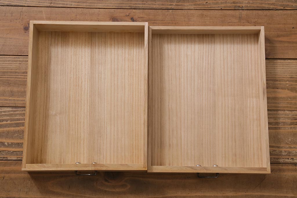 中古　国産　工芸家具　高級品　総無垢材　桐材・桑材　衣装盆付き　品のある佇まいが魅力の衣装箪笥(和タンス、洋服タンス、桐箪笥、桐たんす)(R-041135)
