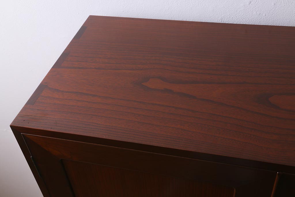 中古　国産　工芸家具　高級品　総無垢材　桐材・桑材　衣装盆付き　品のある佇まいが魅力の衣装箪笥(和タンス、洋服タンス、桐箪笥、桐たんす)(R-041135)