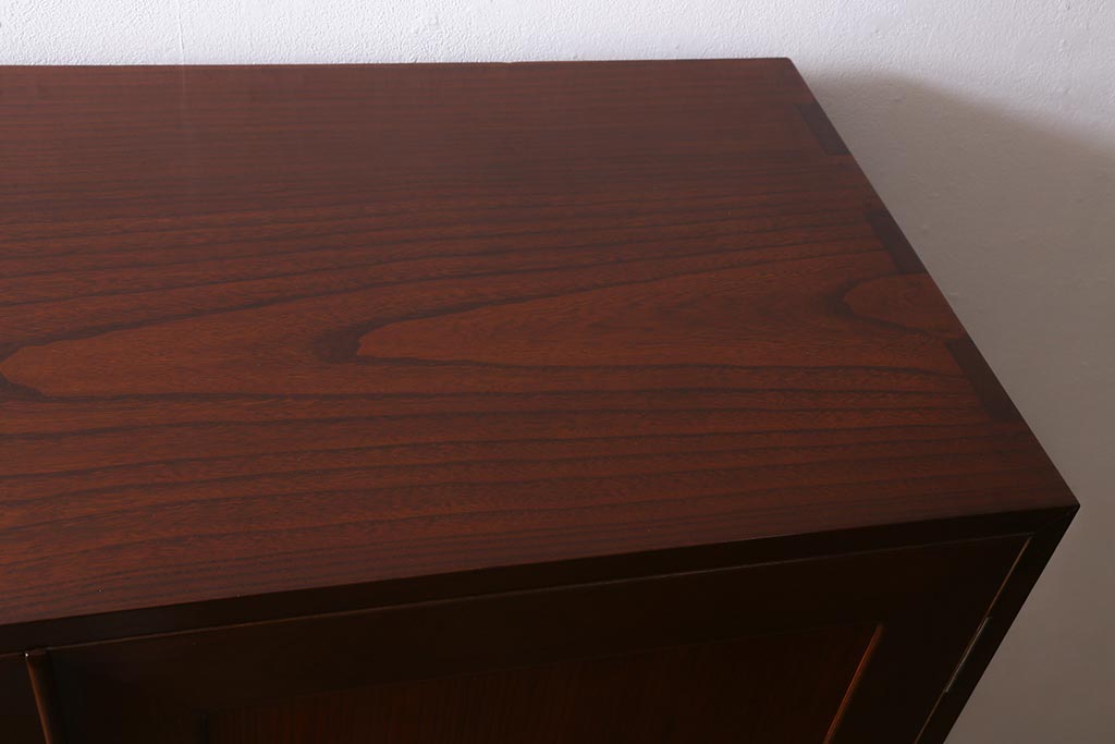 中古　国産　工芸家具　高級品　総無垢材　桐材・桑材　衣装盆付き　品のある佇まいが魅力の衣装箪笥(和タンス、洋服タンス、桐箪笥、桐たんす)(R-041135)