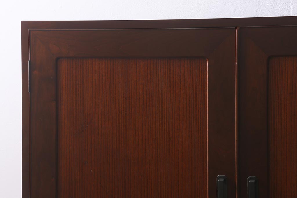 中古　国産　工芸家具　高級品　総無垢材　桐材・桑材　衣装盆付き　品のある佇まいが魅力の衣装箪笥(和タンス、洋服タンス、桐箪笥、桐たんす)(R-041135)