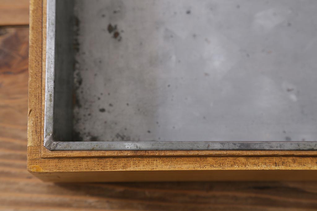 アンティーク雑貨　昭和レトロ　駄菓子屋　ブリキ　レトロな木製ショーケース(コレクションケース、ガラスケース、小物入れ、収納箱)(R-041157)