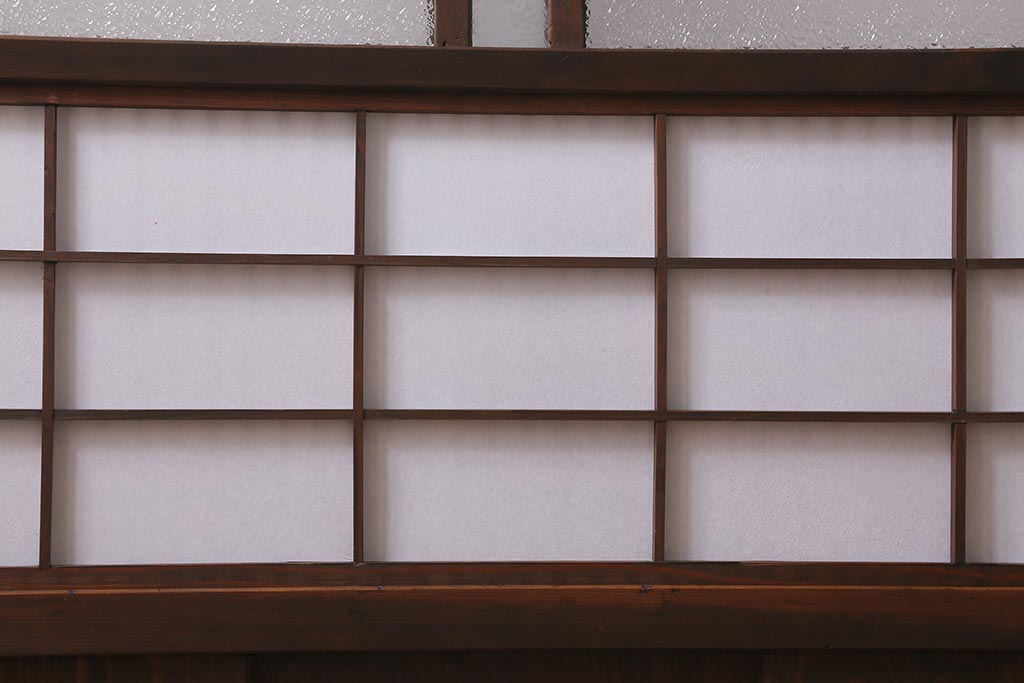 アンティーク建具　昭和中期　結霜・ダイヤガラス入り　裏障子付き　レトロモダンな雰囲気が魅力の格子戸2枚セット(引き戸、ガラス帯戸)(R-041165)