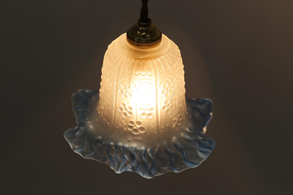 ビンテージ照明　フランスヴィンテージ　ブルーカラーがアクセントの可憐なペンダントライト(天井照明、シェード、吊り下げ照明)(R-041176)