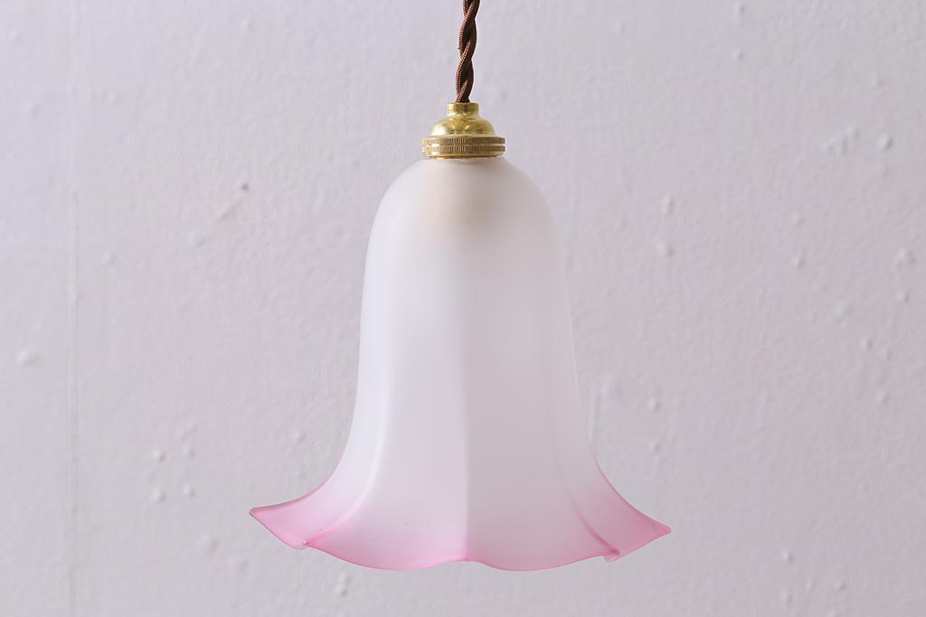 ヴィンテージ照明　イギリスビンテージ　ピンクの縁が愛らしいペンダントライト(天井照明、シェード、吊り下げ照明)(R-041181)