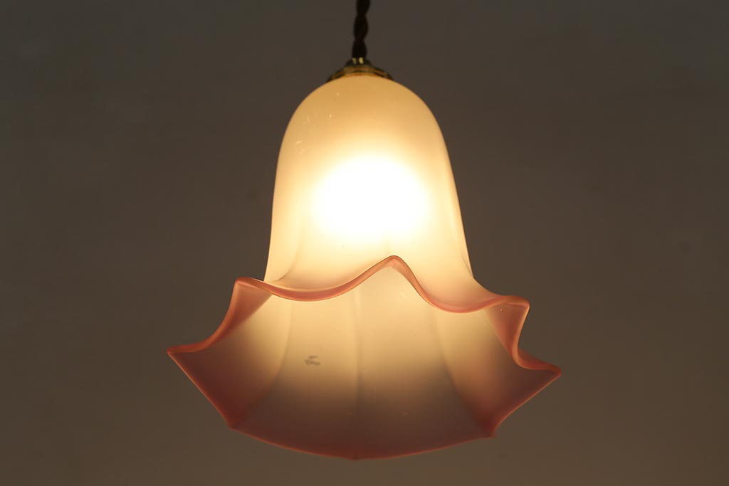 ヴィンテージ照明　イギリスビンテージ　ピンクの縁が愛らしいペンダントライト(天井照明、シェード、吊り下げ照明)(R-041181)
