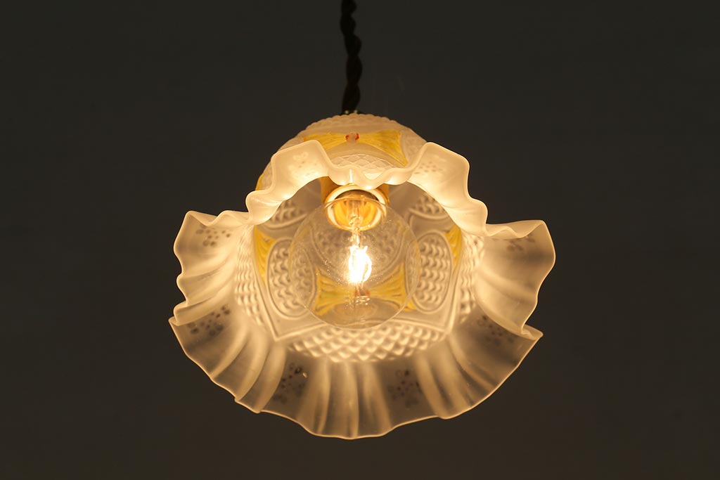 ヴィンテージ照明　イギリスビンテージ　エンボスがおしゃれなフリルシェードのペンダントライト(天井照明、シェード、吊り下げ照明)(R-04182)