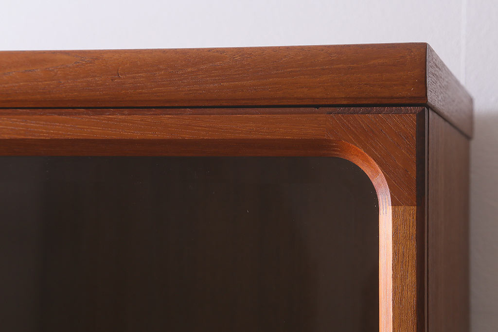 ヴィンテージ家具　日田工芸　チーク材　北欧風のデザインが素敵な縦長キャビネット(収納棚、飾り棚、ビンテージ)(R-041192)