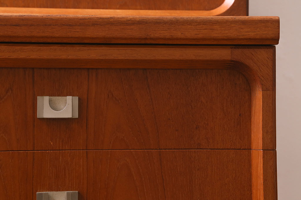 ヴィンテージ家具　日田工芸　チーク材　北欧風のデザインが素敵な縦長キャビネット(収納棚、飾り棚、ビンテージ)(R-041192)