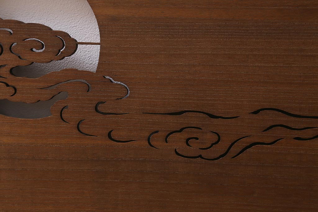 アンティーク建具　和製アンティーク　桐材製　月・雲・ススキ　透かし彫りの図柄が風情漂う欄間(明かり取り、明り取り)(R-041205)