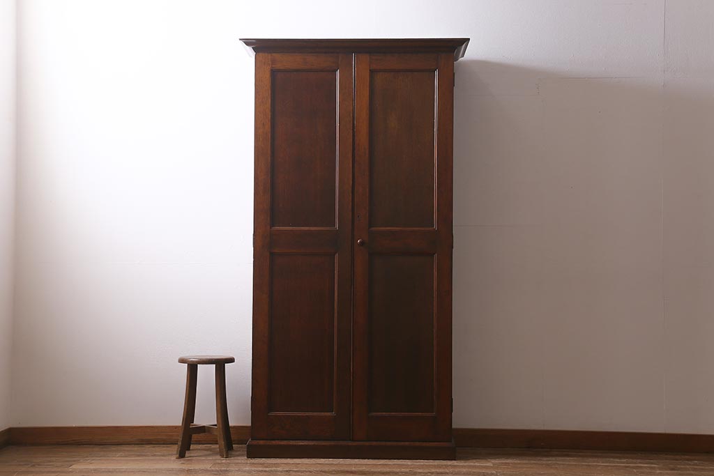 アンティーク家具　イギリスアンティーク　オーク材製　洗練された佇まいが魅力的な収納棚(戸棚、本箱、書庫)(R-041245)