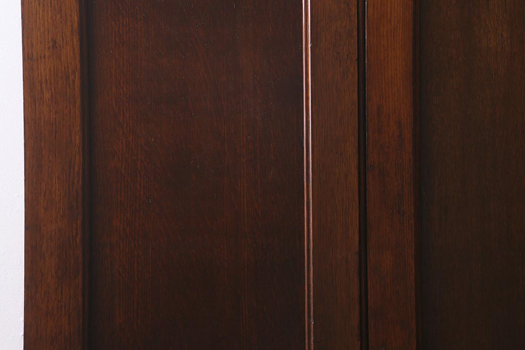 アンティーク家具　イギリスアンティーク　オーク材製　洗練された佇まいが魅力的な収納棚(戸棚、本箱、書庫)(R-041245)