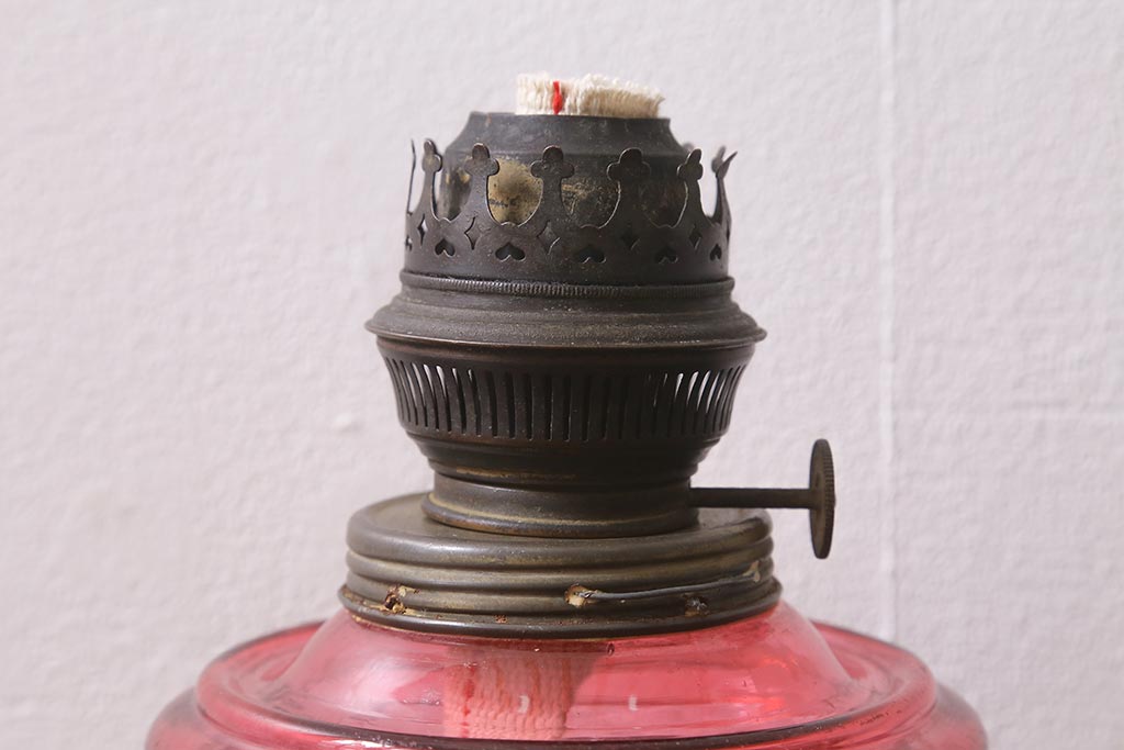 アンティーク雑貨　レトロ　大正昭和初期　巻き芯14番　赤ガラスオイルランプ(卓上ランプ)(R-041261)
