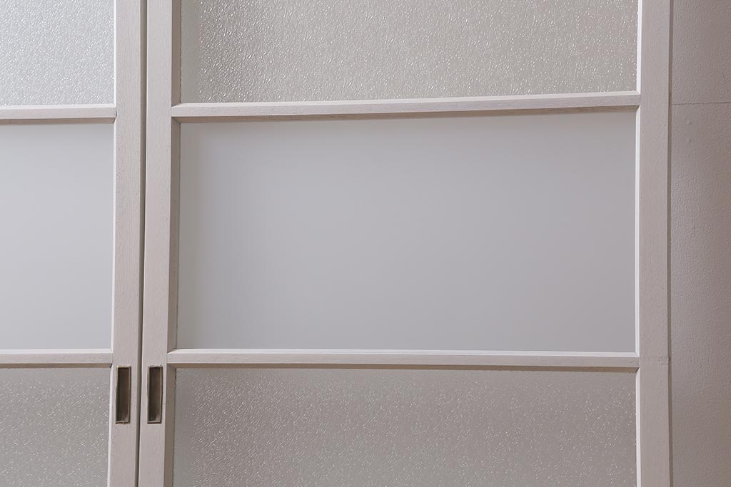 レトロ建具　ダイヤガラス・すりガラス　清潔感漂うホワイトペイントのガラス戸2枚セット(引き戸、建具)(R-041266)