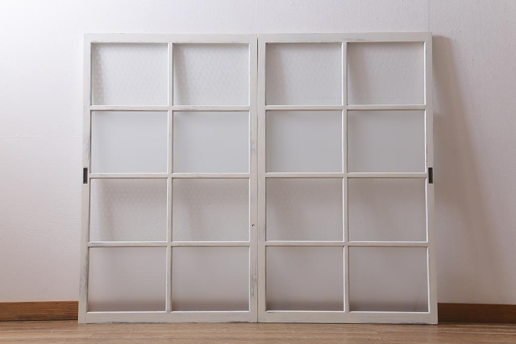 アンティーク建具　和製アンティーク　当店オリジナルガラス　麻の葉・すりガラス　シャビーなペイントが魅力的なガラス戸2枚セット(引き戸、建具)(R-041270)