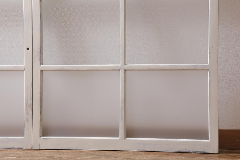 アンティーク建具　和製アンティーク　当店オリジナルガラス　麻の葉・すりガラス　シャビーなペイントが魅力的なガラス戸2枚セット(引き戸、建具)(R-041270)