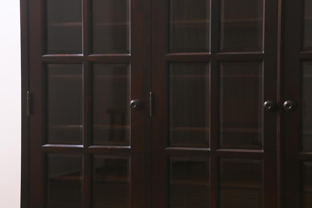 中古　北海道民芸家具　リメイク　脚付き　高級感が漂う収納棚(飾り棚、食器棚)(R-041274)