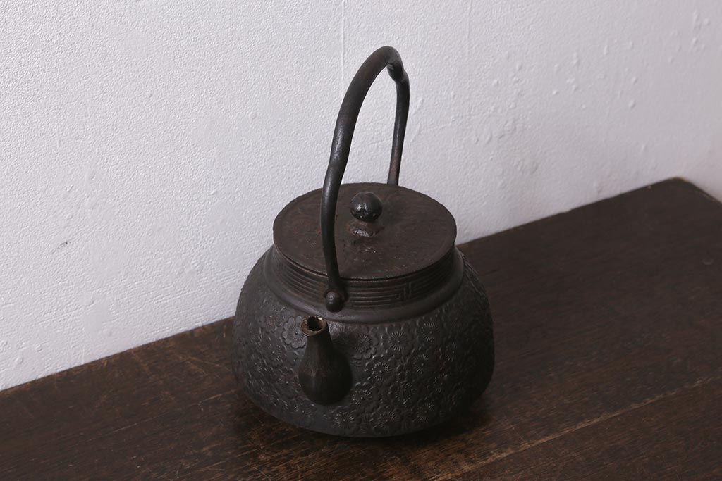 ビンテージ雑貨 桜模様 古い南部鉄瓶(鉄急須、茶道具)(R-041284