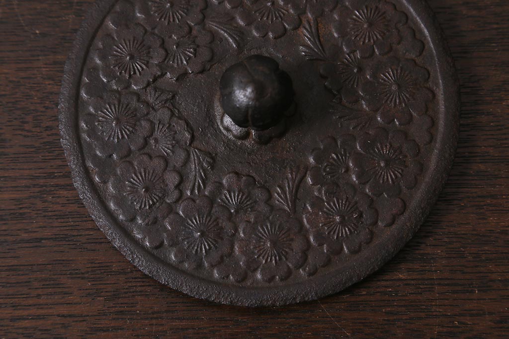 ビンテージ雑貨 桜模様 古い南部鉄瓶(鉄急須、茶道具)(R-041284
