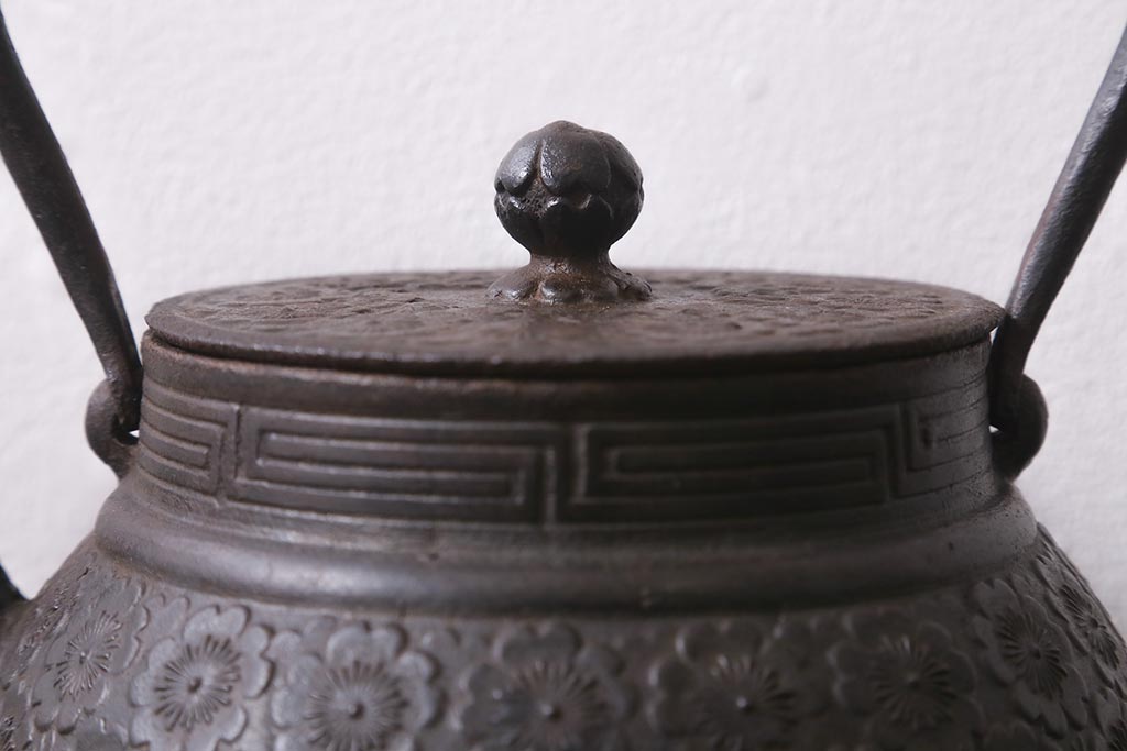 ビンテージ雑貨 桜模様 古い南部鉄瓶(鉄急須、茶道具)(R-041284