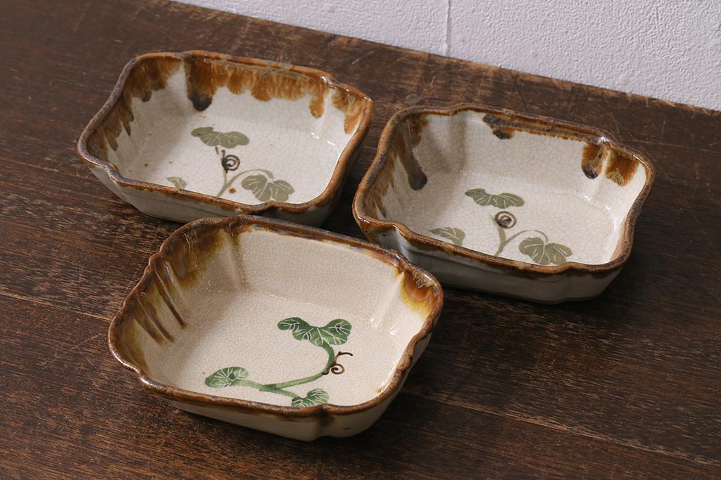 アンティーク雑貨　江戸明治期　時代物　古い美濃焼　変形皿(角皿、和食器)(R-041303)