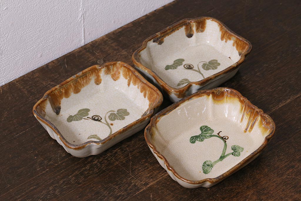 アンティーク雑貨　江戸明治期　時代物　古い美濃焼　変形皿(角皿、和食器)(R-041303)