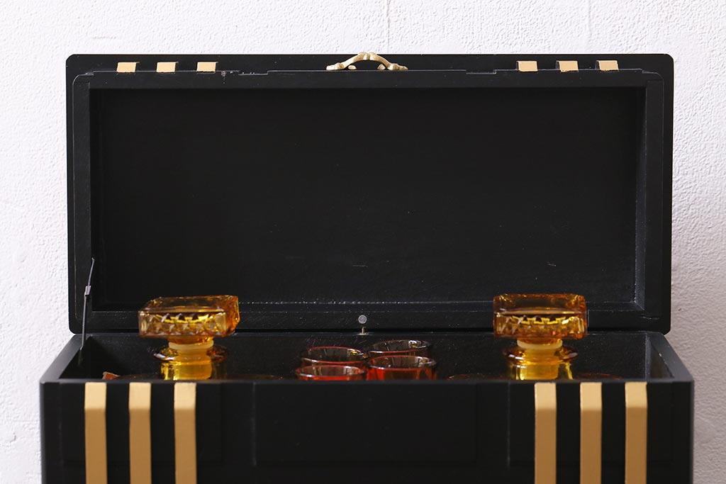 ヴィンテージ雑貨　箱付き　PASSED JGIA　アンバーガラスのデキャンタとショットグラスのセット(酒器、オルゴール、ビンテージ)(R-041336)