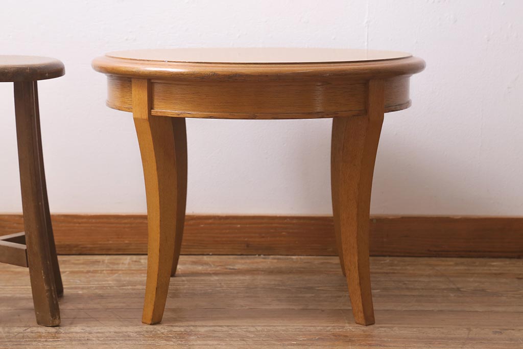 中古　天童木工　明るい木色がぬくもり溢れる小振りなラウンドテーブル(サイドテーブル、カフェテーブル)(R-041353)