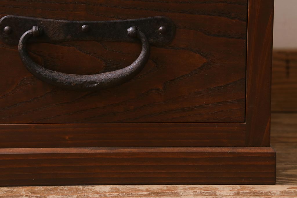 ラフジュ工房オリジナル　古金具リメイク　前板栗材　ヒノキ材　落ち着いた和の雰囲気漂う小引き出し(小物収納、サイドチェスト)(R-041359)