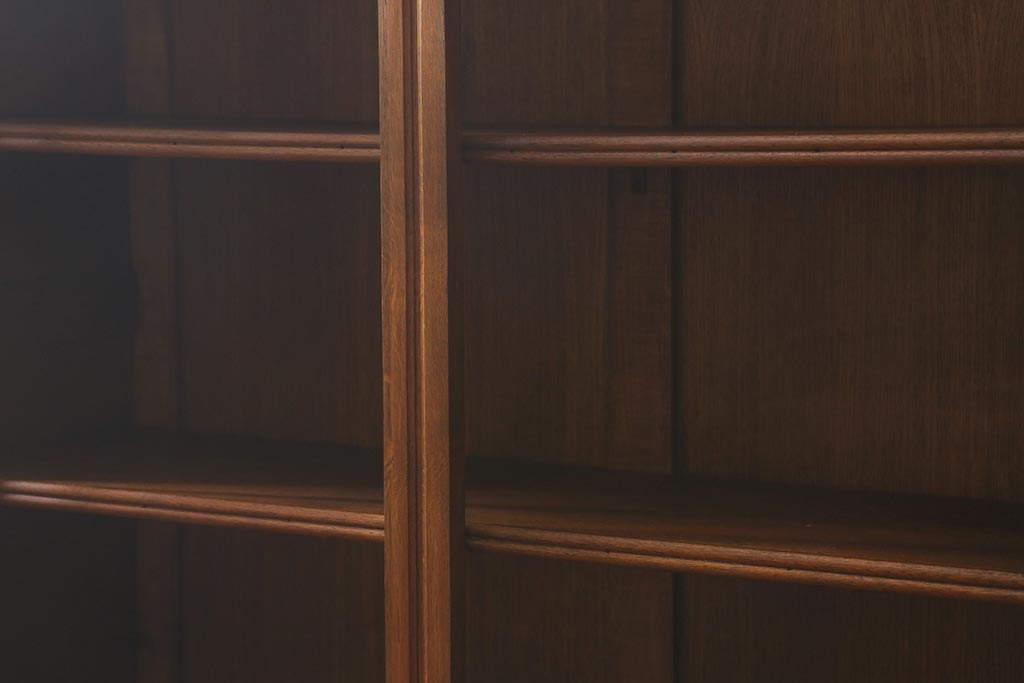 アンティーク家具　フランスアンティーク　オーク材　優雅な雰囲気漂うステンドグラスのキャビネット(飾り棚、収納棚、食器棚)(R-041372)