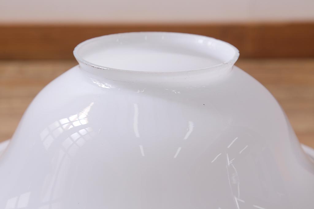 アンティーク照明　大振りサイズ　レトロな乳白色のガラスシェード照明(吊り下げ照明、天井照明)(R-041375)