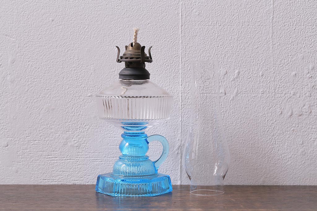 アンティーク雑貨　昭和レトロ　平芯3分芯　箱付き　ブルーのガラスが素敵なオイルランプ(照明、灯油ランプ)(R-041383)