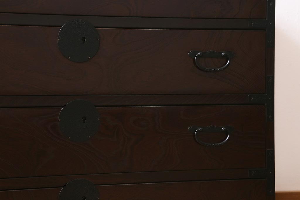 中古　国産　ケヤキ材　青木産業　趣のある和の空間を演出する衣装箪笥(チェスト、引き出し、和タンス)(R-041401)