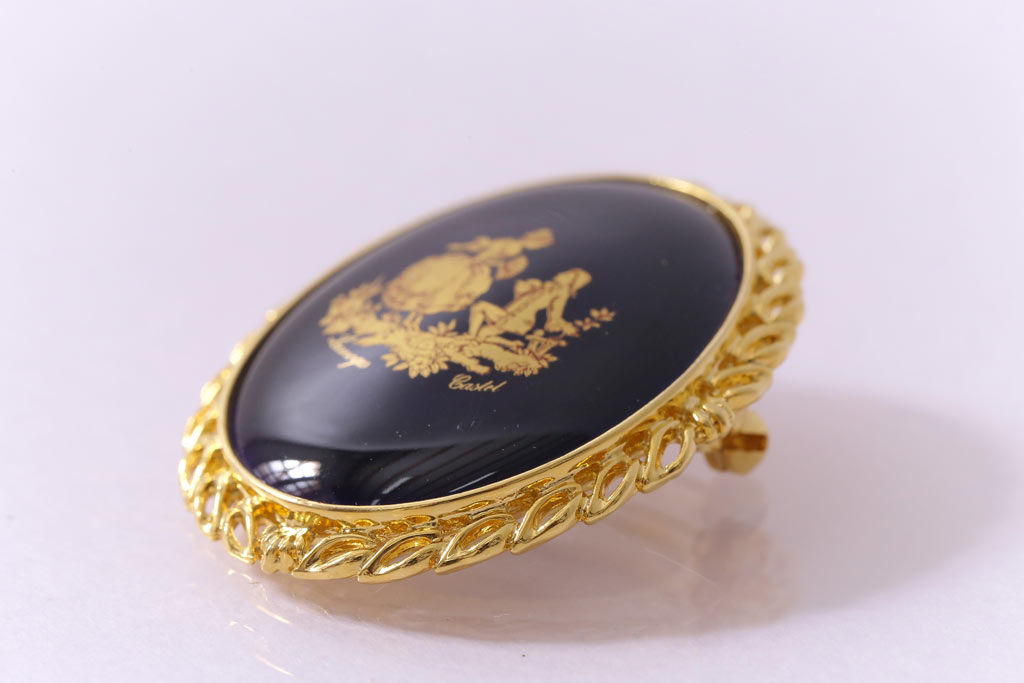 中古　フランス　LIMOGES CASTEL(リモージュキャッスル)　磁器製のシックなブローチ(アクセサリー)(R-041432)