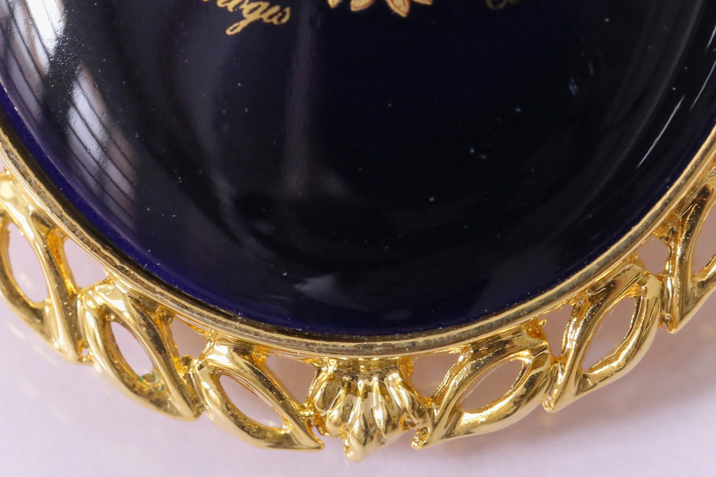 中古　フランス　LIMOGES CASTEL(リモージュキャッスル)　磁器製のシックなブローチ(アクセサリー)(R-041432)