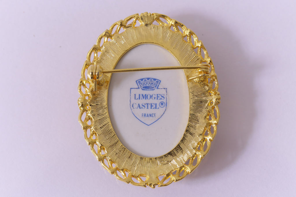 中古　フランス　LIMOGES CASTEL(リモージュキャッスル)　磁器製のシックなブローチ(アクセサリー)(R-041432)