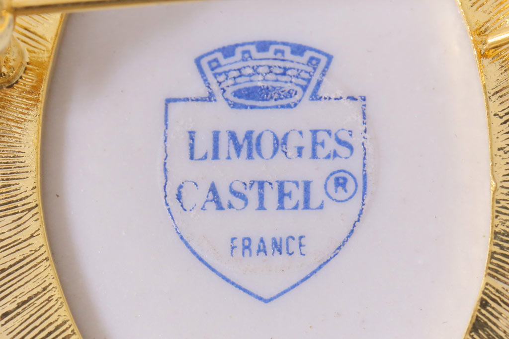 中古　フランス　LIMOGES CASTEL(リモージュキャッスル)　磁器製のシックなブローチ(アクセサリー)(R-041432)