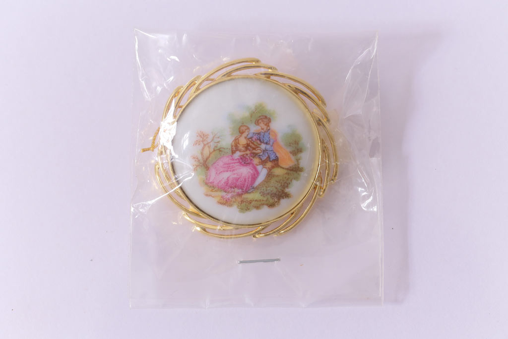 中古　フランス　LIMOGES CASTEL(リモージュキャッスル)　磁器製のブローチ2点セット(アクセサリー)(R-041433)