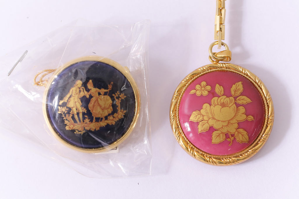 中古　フランス　LIMOGES CASTEL(リモージュキャッスル)　磁器製のブローチ・キーホルダー2点セット(アクセサリー)(R-041434)