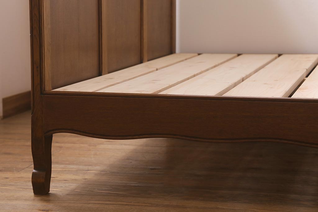 アンティーク家具　フランスアンティーク　オーク材　上品なレリーフが目を引くベッドフレーム(R-041436)