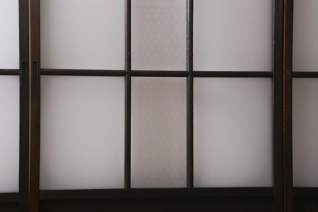 アンティーク建具　昭和初期　すりガラス・当店オリジナルガラス入り　麻の葉模様がお洒落なアクセントのガラス戸4枚セット(引き戸)(R-041451)