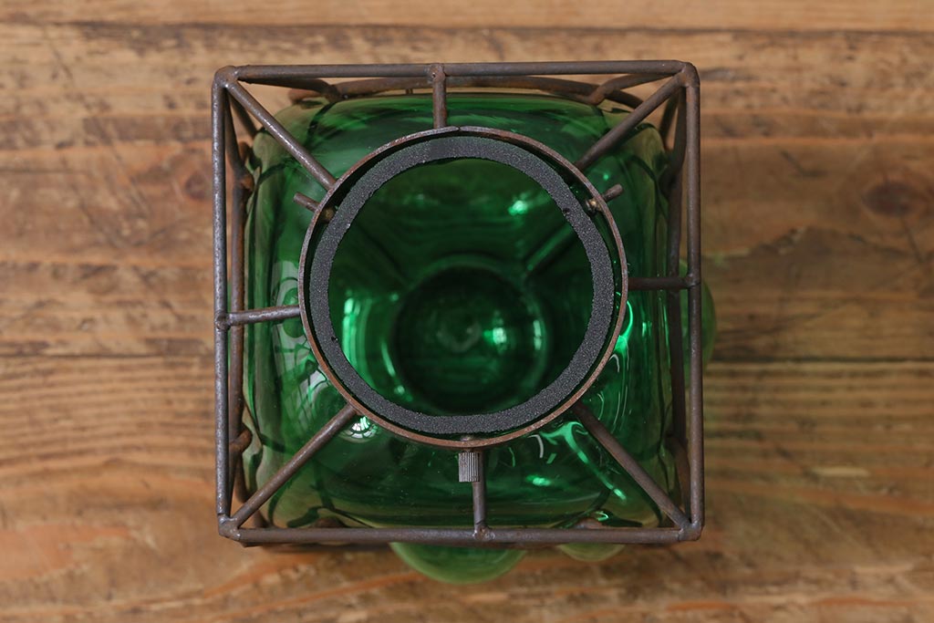 海外ヴィンテージ　アイアンフレーム　吹きガラス　グリーンの色ガラスがおしゃれなペンダントライト(ビンテージ)(R-041466)