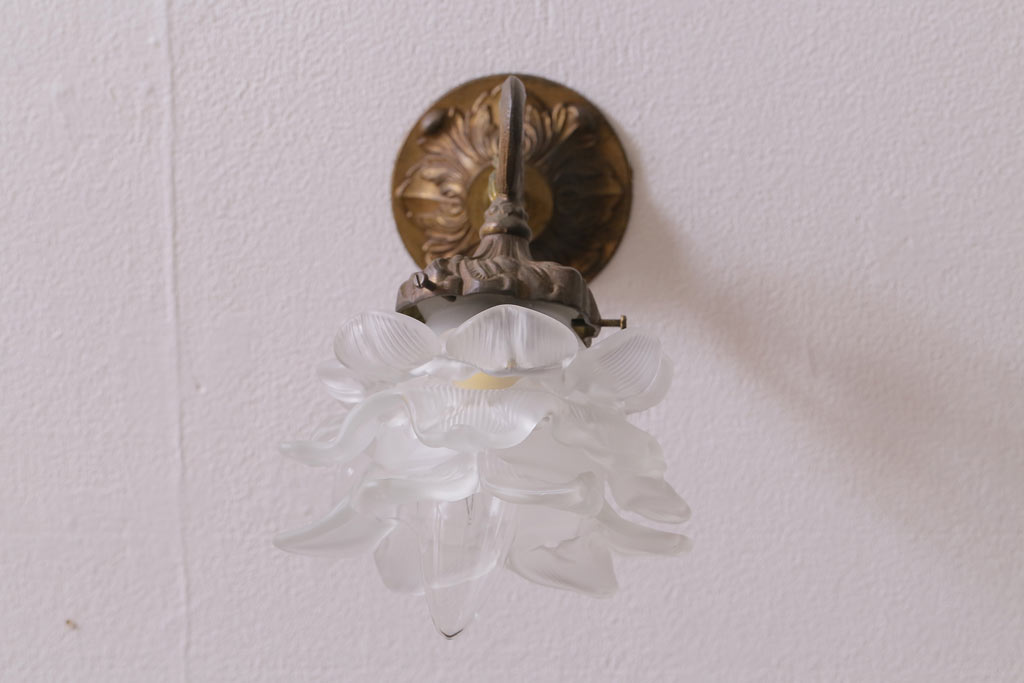 ヴィンテージ照明　フランスビンテージ　青銅　花型シェードのウォールランプ(壁付け照明、壁掛け照明)(R-041551)